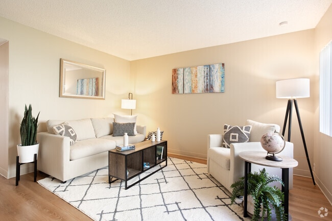 2BR, 2BA - 1016 SqFt - Palm Terrace