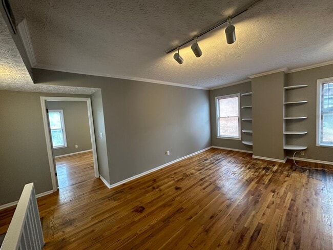 Building Photo - Summit St 814-816 MLR