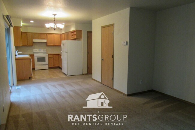 Foto del edificio - Spacious 3-Bed, 2.5-Bath home in the Olymp...