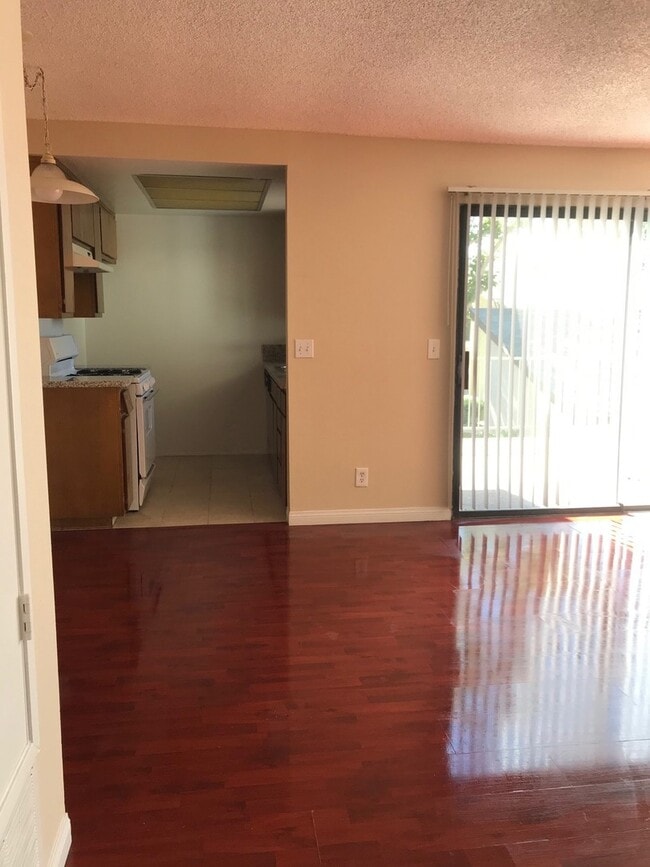 Foto del edificio - Redlands Condo Within Walking Distance to ...