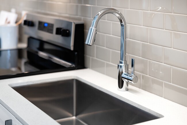 Finish Package I kitchen with chrome fixtures - Avalon Tech Ridge