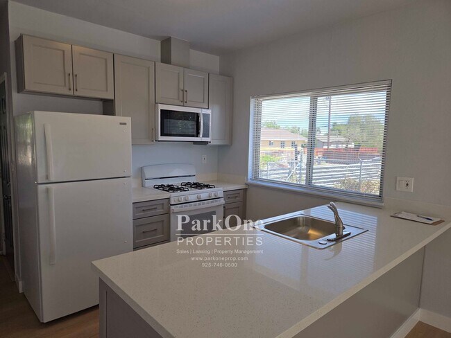 Foto del edificio - 2314 Willow Pass Rd