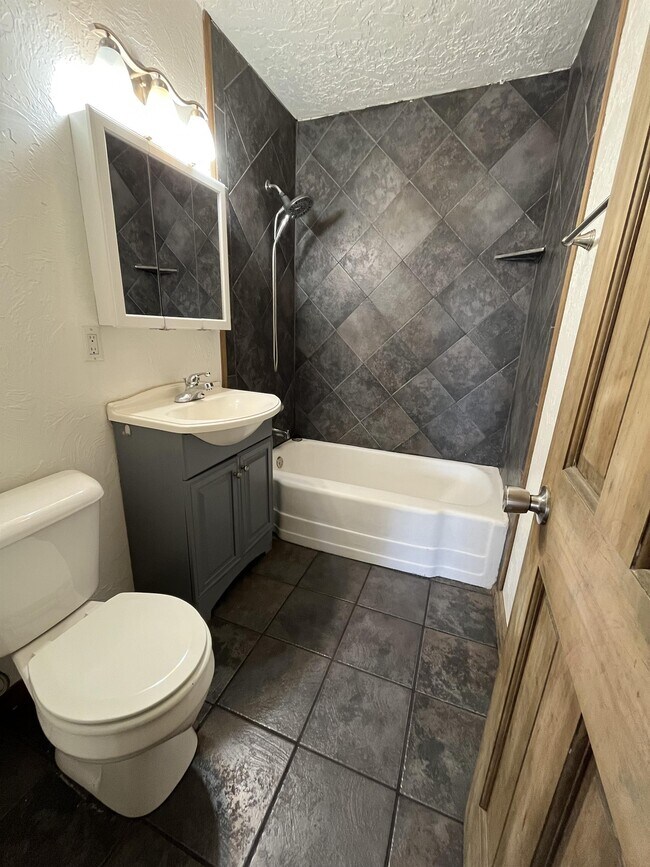 Foto del edificio - 111 E Haddock St