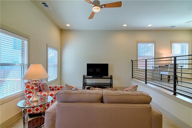 Foto del edificio - 2708 E 12th St