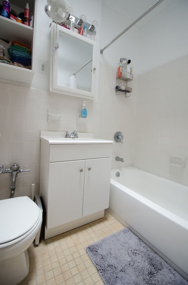 Building Photo - 465 W 51st St