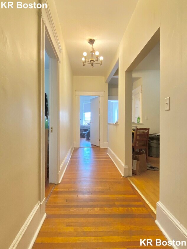 Building Photo - 1584 Beacon St
