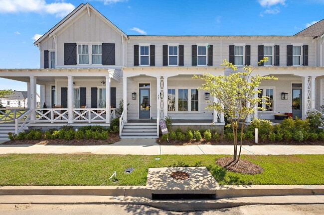 Foto del edificio - Luxury Townhome for Rent in Waterpointe | 3 Bed | 2.5 Bath | Private Courtyard