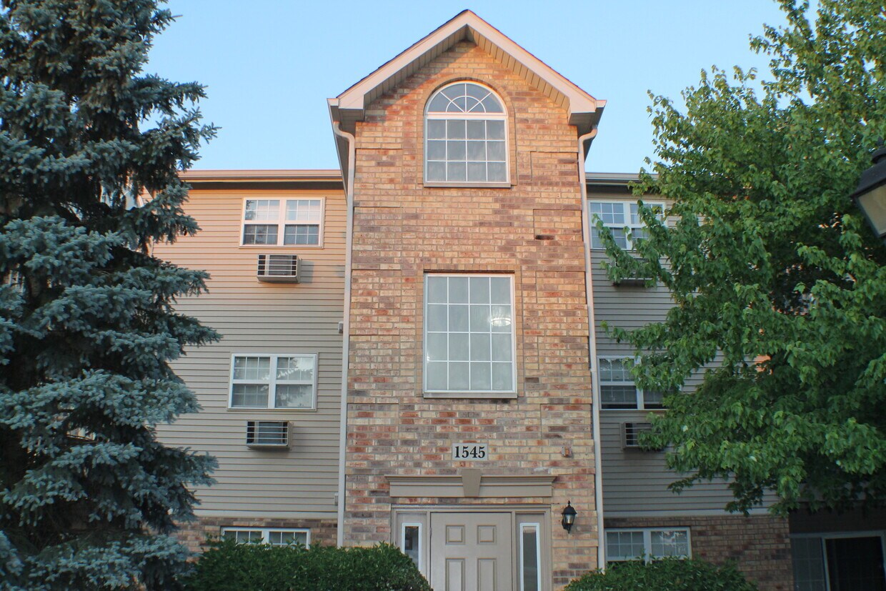 Primary Photo - 1545 Crystal Rock Ct
