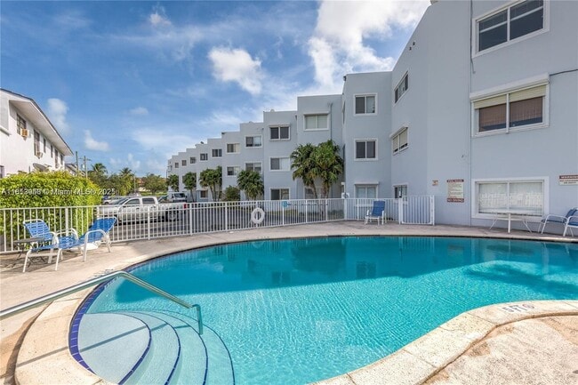 Building Photo - 1185 Marseille Dr