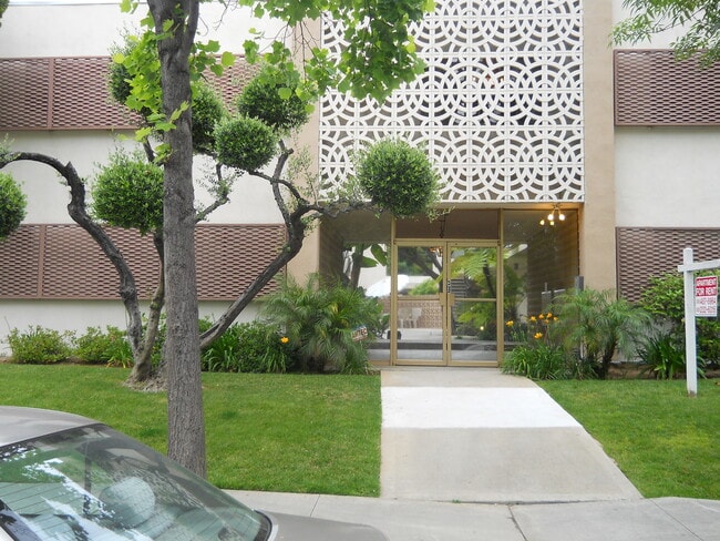 Street View: Secured entrance - 680 S Marengo Ave