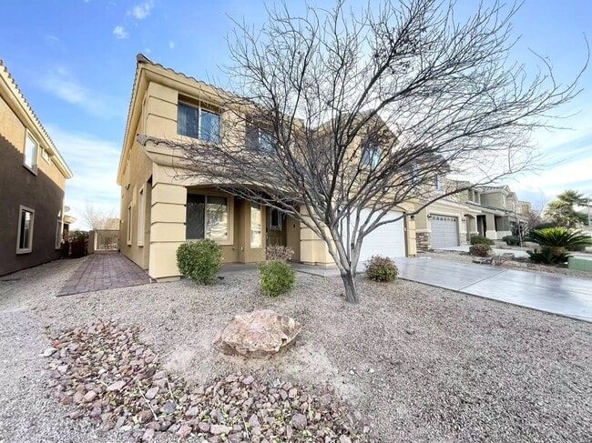 Building Photo - Welcome to a stunning 4-bedroom, 3-bath Home
