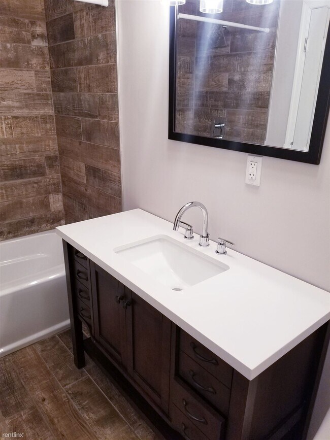 Building Photo - 2 br, 2.5 bath House - 2104 East Biddle St...