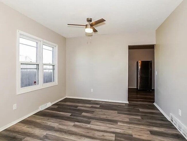 Building Photo - 2607 Apple Ave