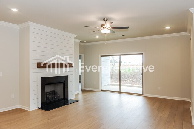 Foto del edificio - 303 Pond Spg Dr