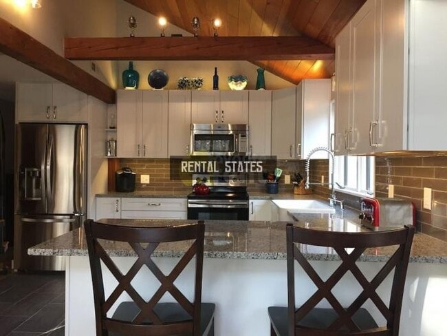 Building Photo - 4 bedroom in Orleans MA 02653
