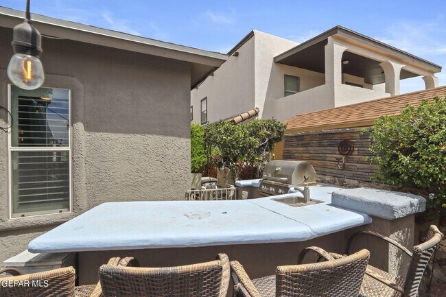 Foto del edificio - 1517 Deer Ridge