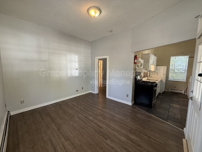 Building Photo - 410 E Geneseo St