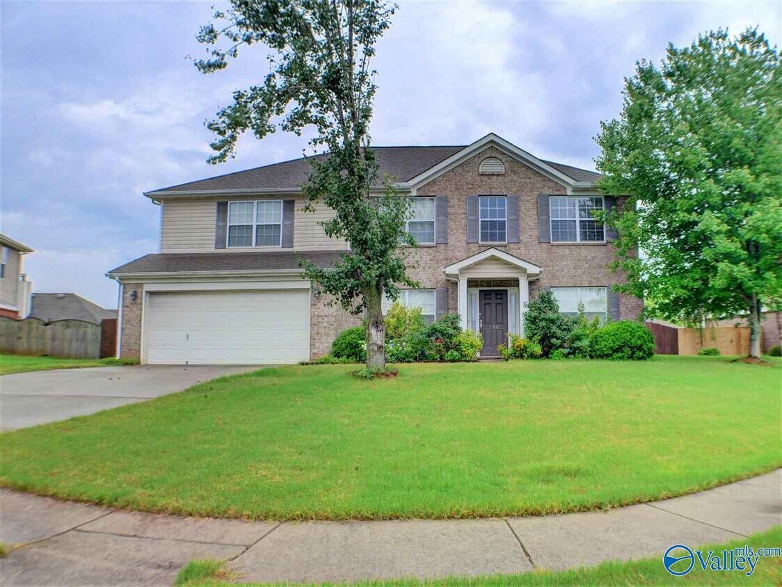 Primary Photo - 100 Stockport Cir