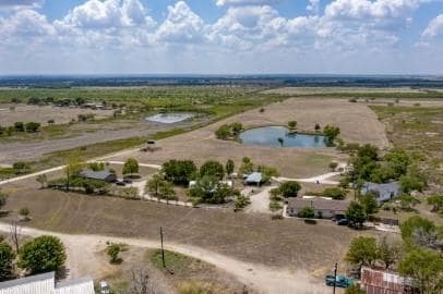 Building Photo - 99 Roots Rd