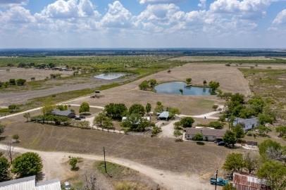 Foto del edificio - 99 Roots Rd