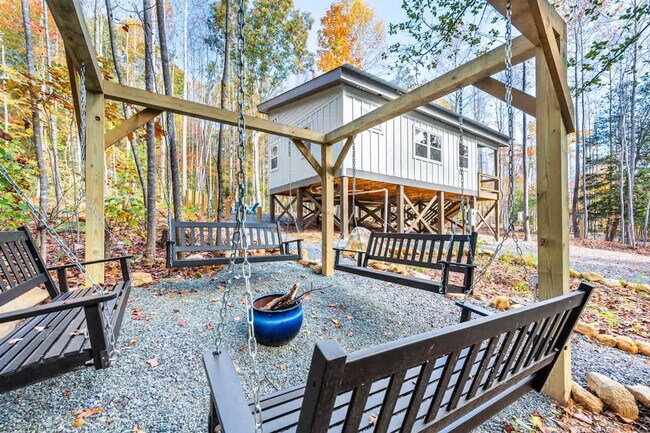 Building Photo - 288 Stonewall Road-SI ID1055516P