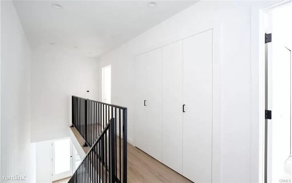 Primary Photo - 2 br, 3 bath Townhome - 536 E San Jose Ave