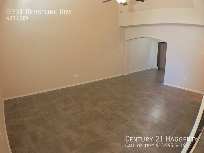 Building Photo - Spacious 4 Bedroom Refrig A/C Home