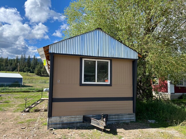 Building Photo - 1130 MT-135