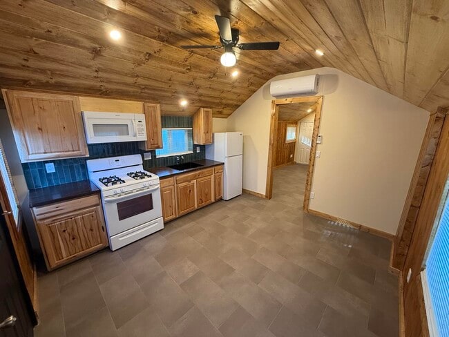 Building Photo - 26105 CA-243