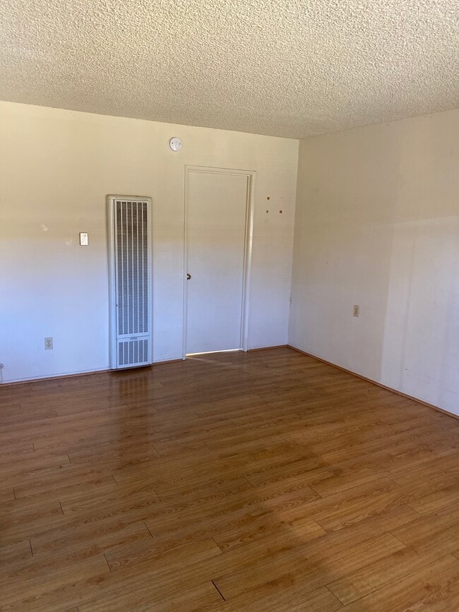 Building Photo - 133 S Chevy Chase Dr