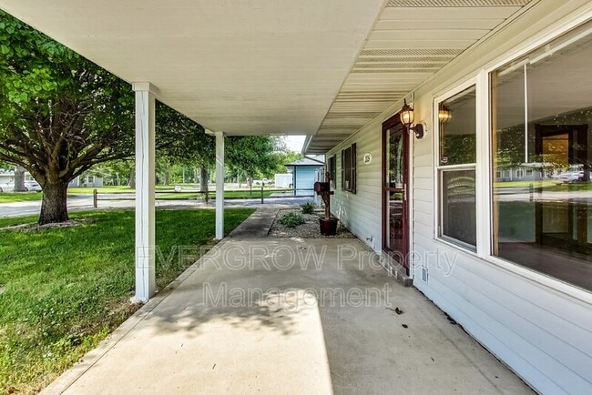 Building Photo - 205 Mooreland Dr