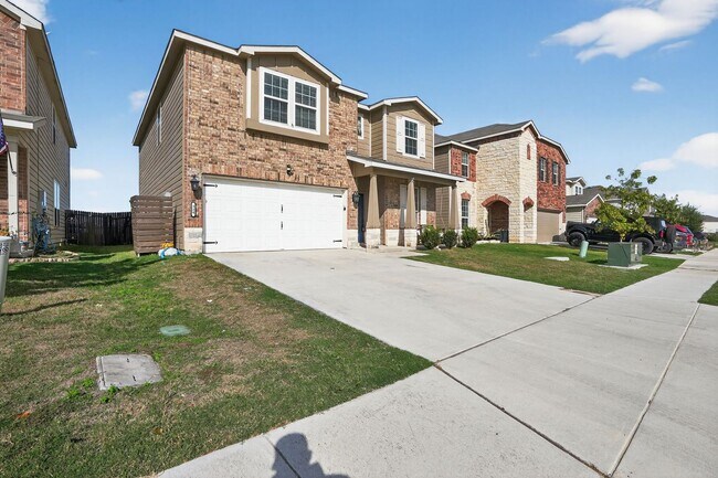 Foto del edificio - 4 Weeks Free!!! Beautiful 3 Bedroom Home in New Braunfels – Spacious Layout & Prime Location!