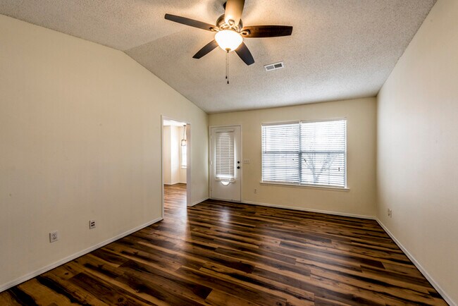 Foto del edificio - 3063 W Essex Dr
