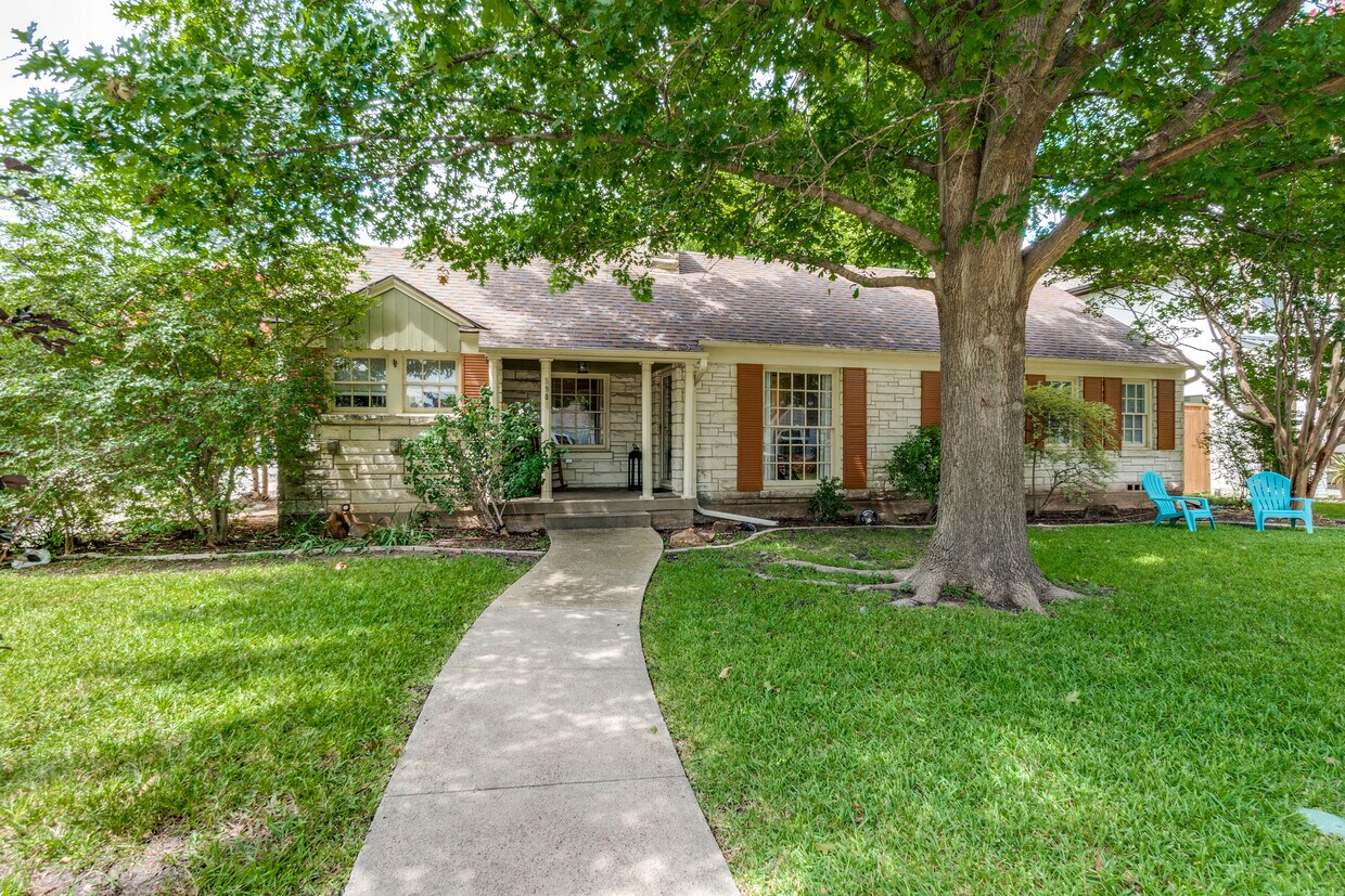 Foto principal - 5905 Ellsworth Ave