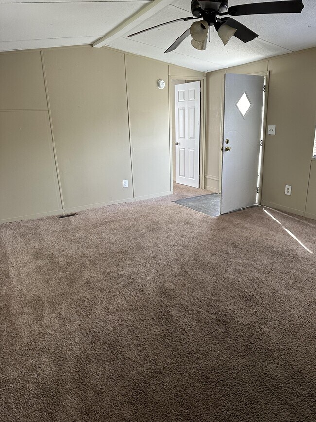 Foto del edificio - 6326 Crestwood Ave