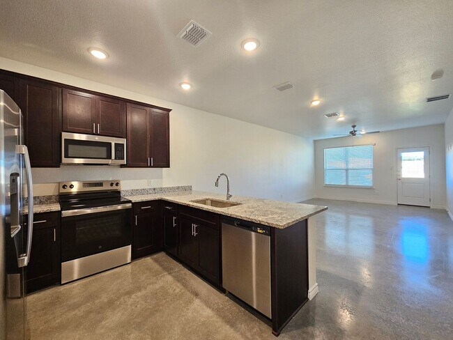 Foto del edificio - 644 Pacific Crest Trl