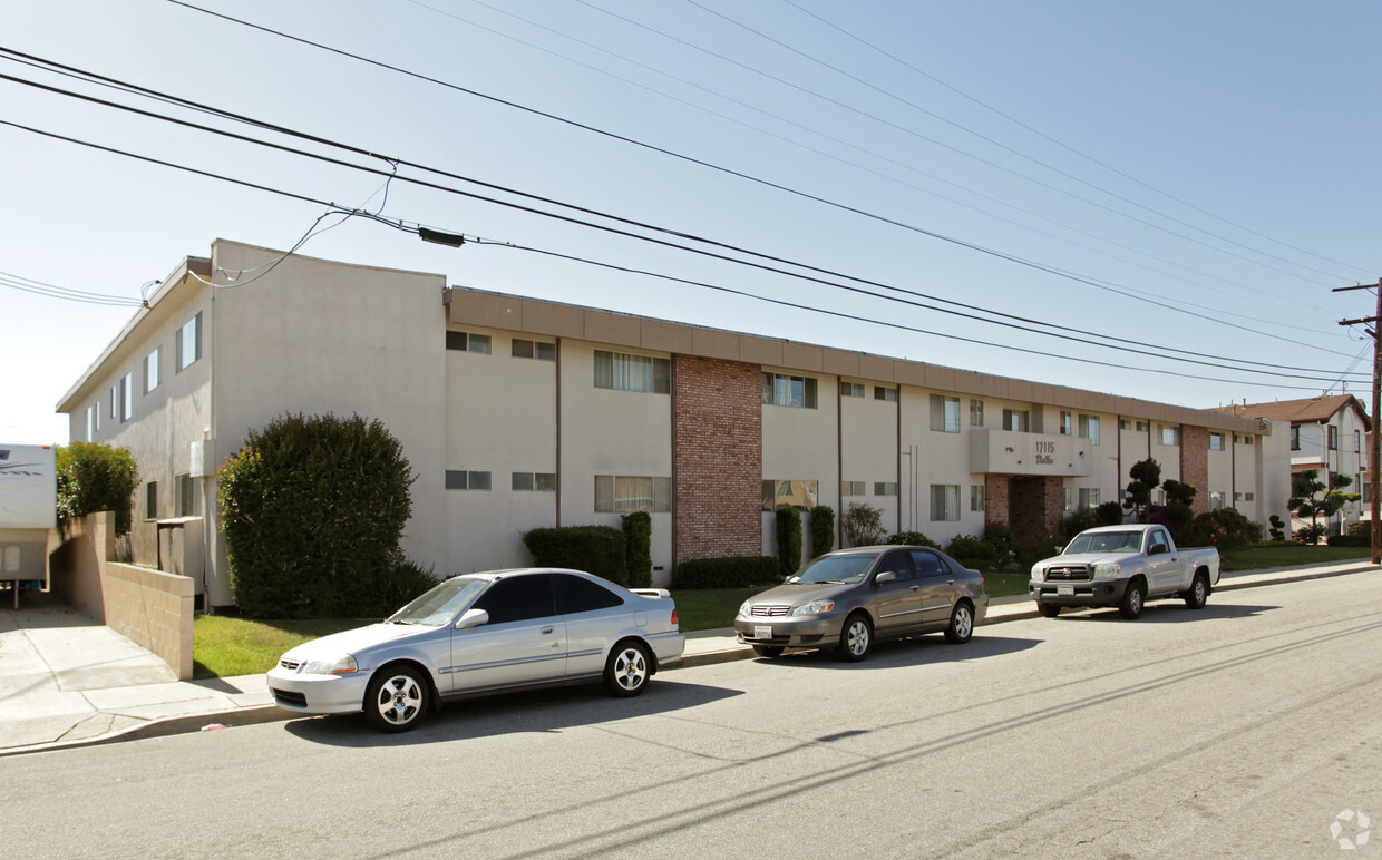 Primary Photo - Dalton Apartments