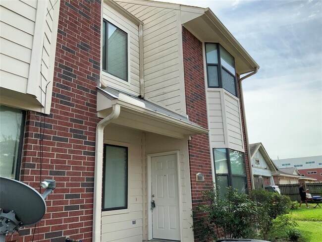 Building Photo - 3511 Canfield St