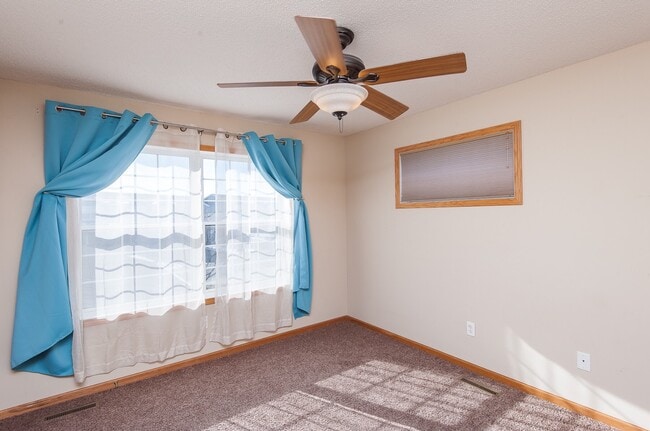 Building Photo - 551 Pointe Ct SW