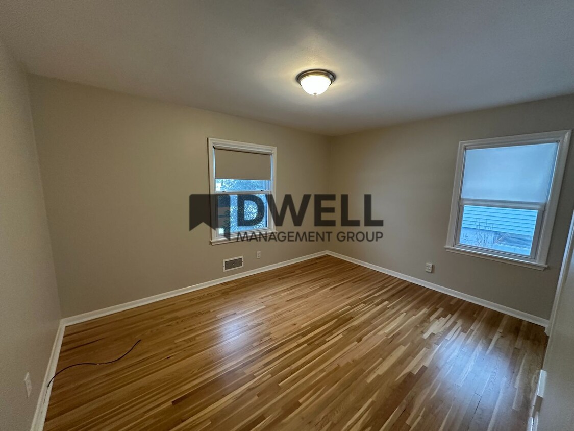 Foto principal - 819 11 1/2 Street SW - One Month FREE!