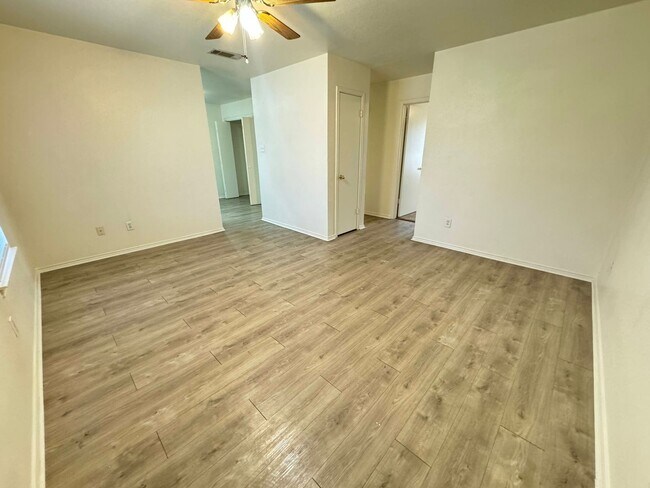 Foto del edificio - 1605 Benttree Dr