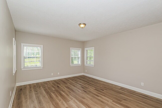 Building Photo - 495 Fairway Ct