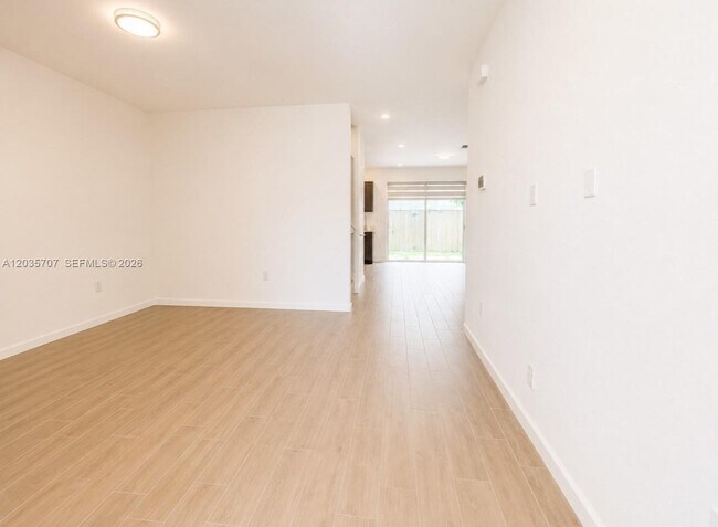 Foto del edificio - 2459 SE 10th St