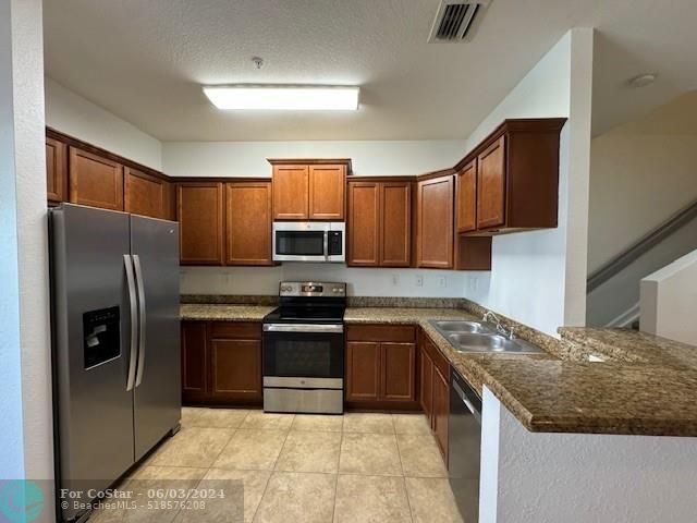 Foto del edificio - 712 SW 2nd Ln