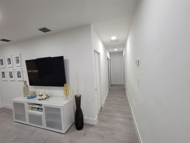 Foto del edificio - 2880 SW 67th Ave
