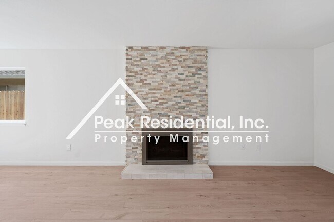 Foto del edificio - Updated Woodland 2bd/1ba Duplex