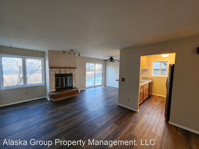 Building Photo - 3 br, 1.5 bath House - 8441 Ragged Top Cir