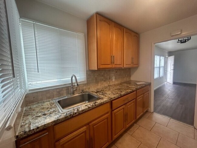Foto del edificio - Cute & Cozy 1 Bd/1Ba. Duplex in Hayward! $...