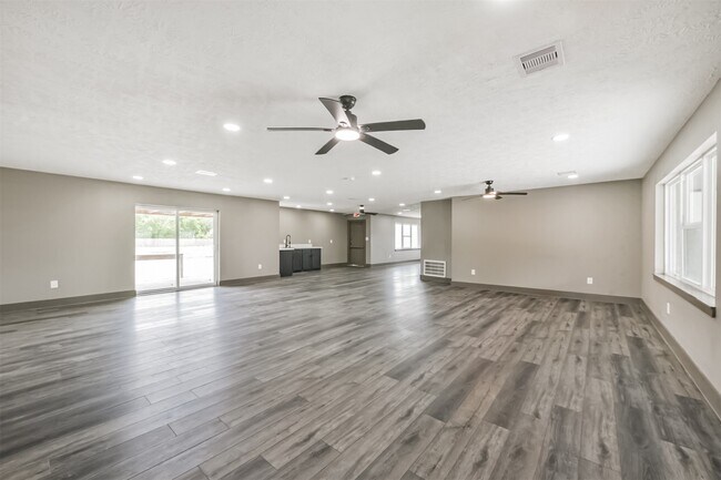 Foto del edificio - 9030 Almeda Genoa Rd