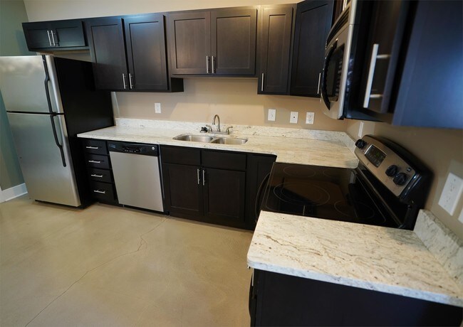 Building Photo - 326 E 4th St